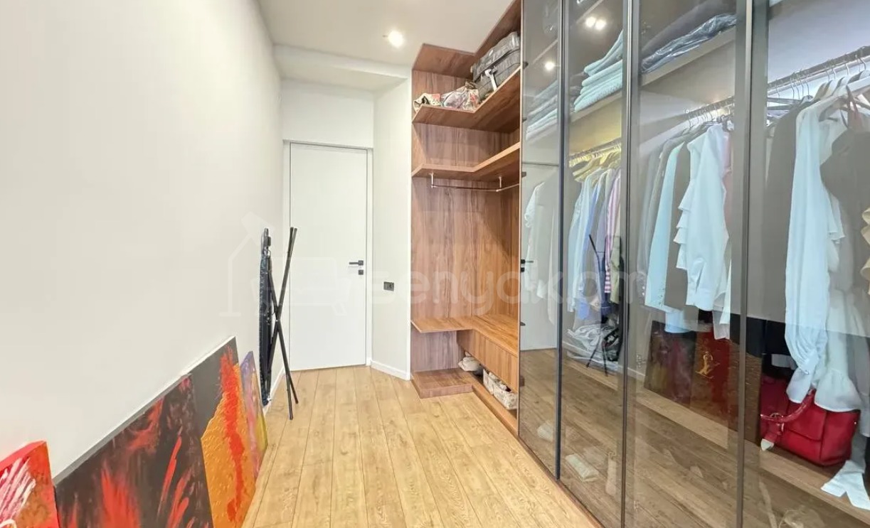 3 Սենյականոց Բնակարան Քարե Շենքում, 84քմ, 3/4 հարկ, Դիզայներական Վերանորոգված, Կահավորված