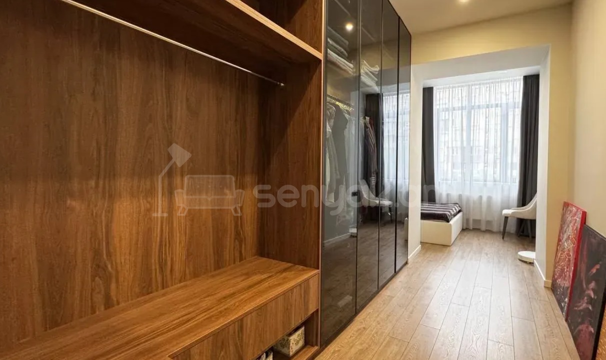 3 Սենյականոց Բնակարան Քարե Շենքում, 84քմ, 3/4 հարկ, Դիզայներական Վերանորոգված, Կահավորված