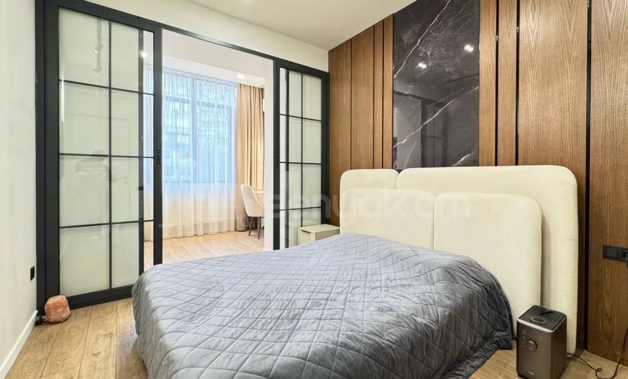 3 Սենյականոց Բնակարան Քարե Շենքում, 84քմ, 3/4 հարկ, Դիզայներական Վերանորոգված, Կահավորված