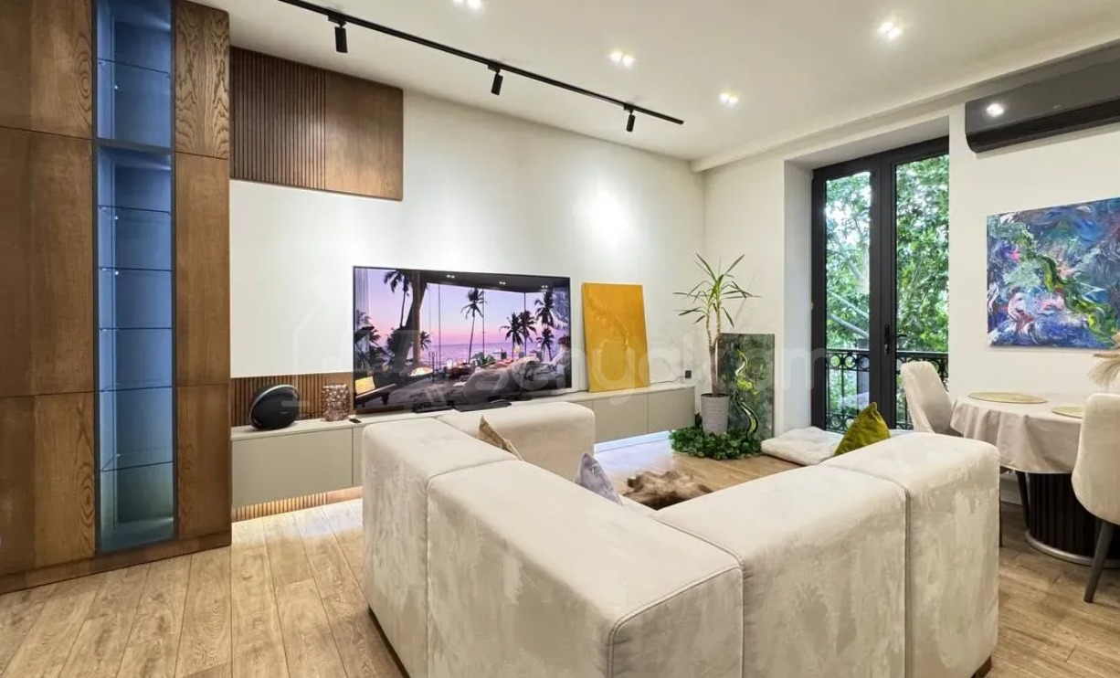 3 Սենյականոց Բնակարան Քարե Շենքում, 84քմ, 3/4 հարկ, Դիզայներական Վերանորոգված, Կահավորված