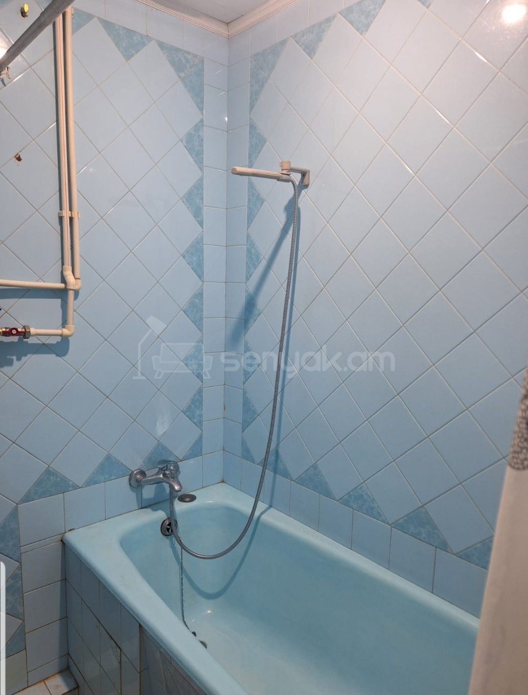 2 Սենյականոց Բնակարան Քարե Շենքում, 65քմ, 4/5 հարկ, Նորմալ Վիճակում, Կահավորված, Արևկող