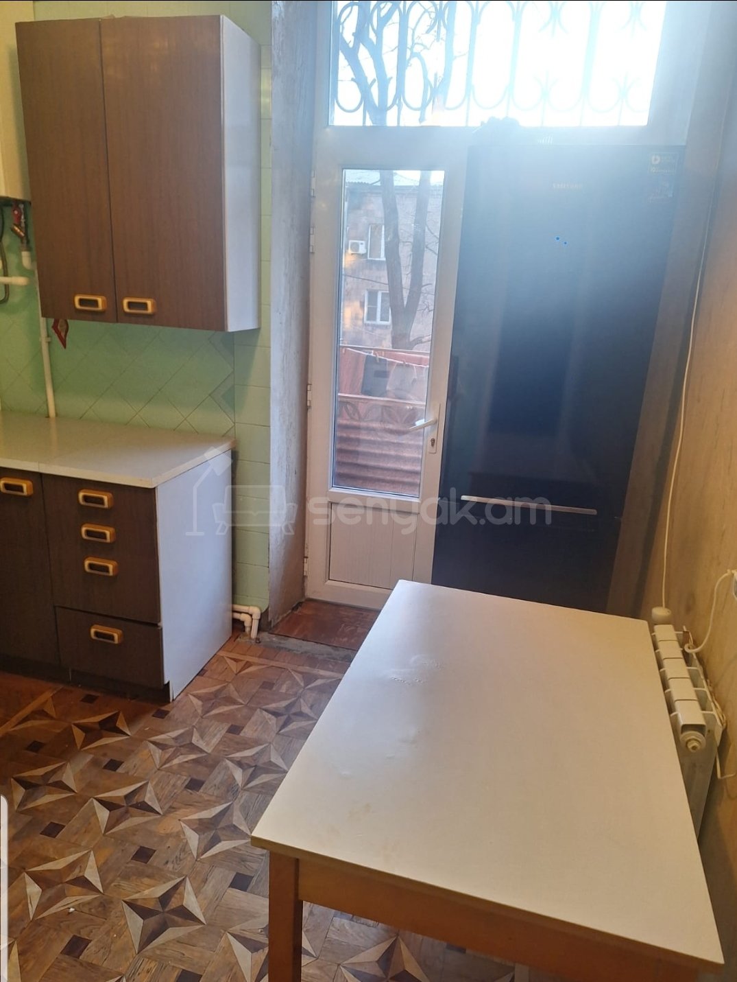 2 Սենյականոց Բնակարան Քարե Շենքում, 65քմ, 4/5 հարկ, Նորմալ Վիճակում, Կահավորված, Արևկող