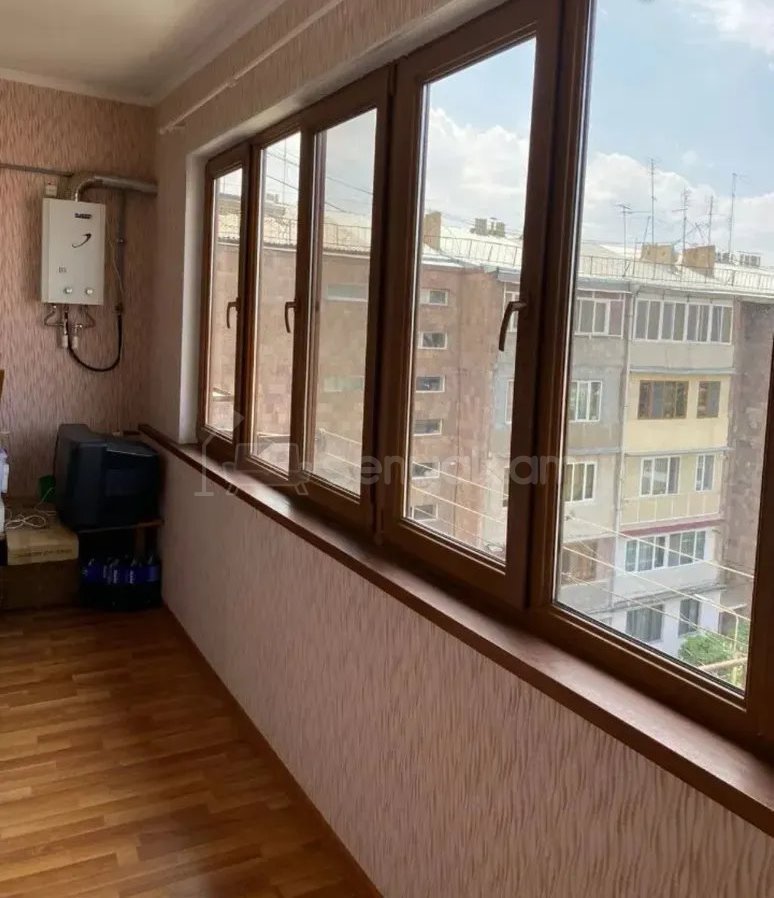 2 Սենյականոց Բնակարան Քարե Շենքում, 47քմ, 4/5 հարկ, Կապիտալ Վերանորոգված