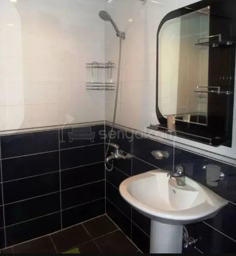 2 Սենյականոց Բնակարան Քարե Շենքում, 47քմ, 4/5 հարկ, Կապիտալ Վերանորոգված