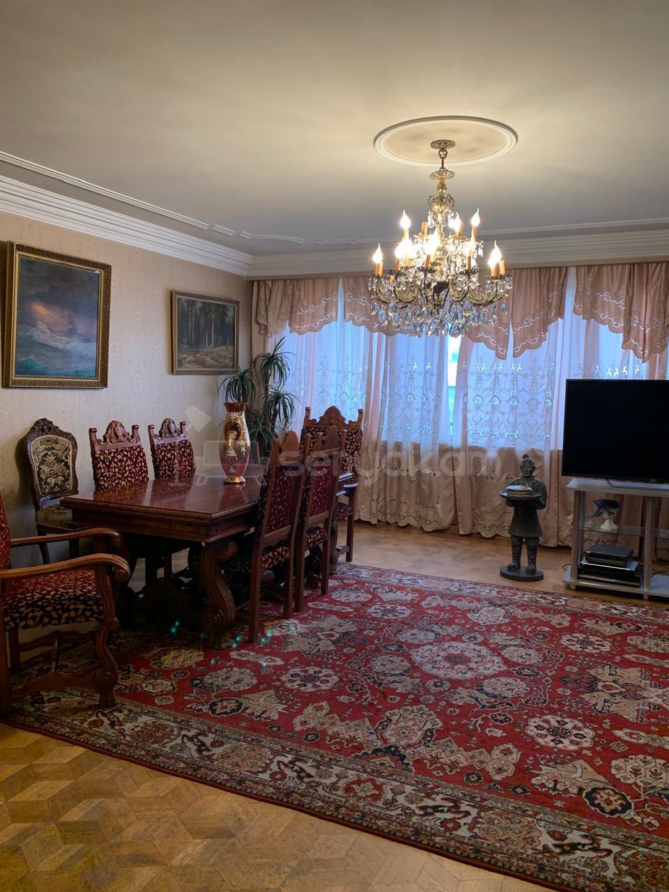 4 Սենյականոց Բնակարան Քարե Շենքում, 150քմ, 6/8 հարկ, Նորմալ Վիճակում