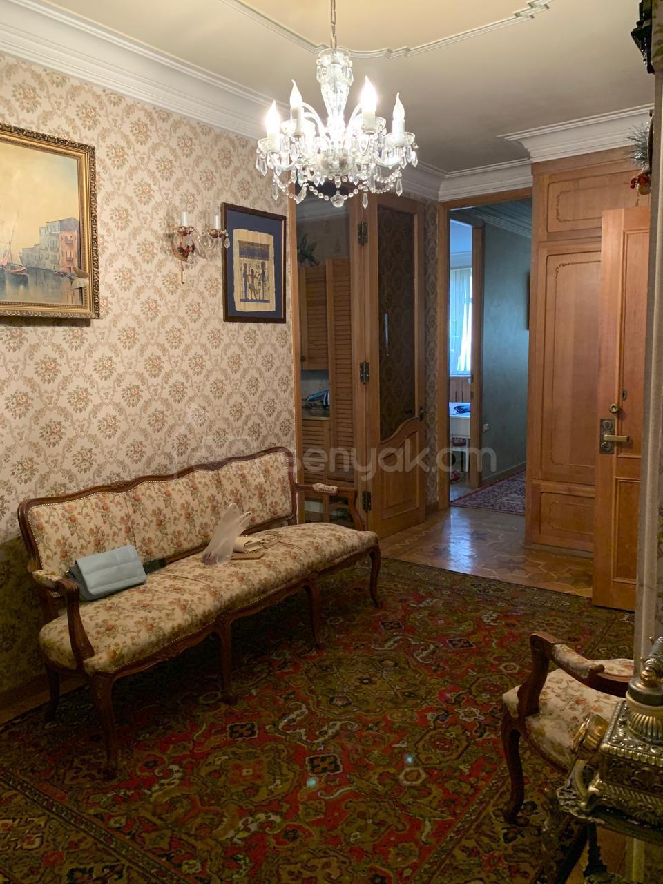 4 Սենյականոց Բնակարան Քարե Շենքում, 150քմ, 6/8 հարկ, Նորմալ Վիճակում