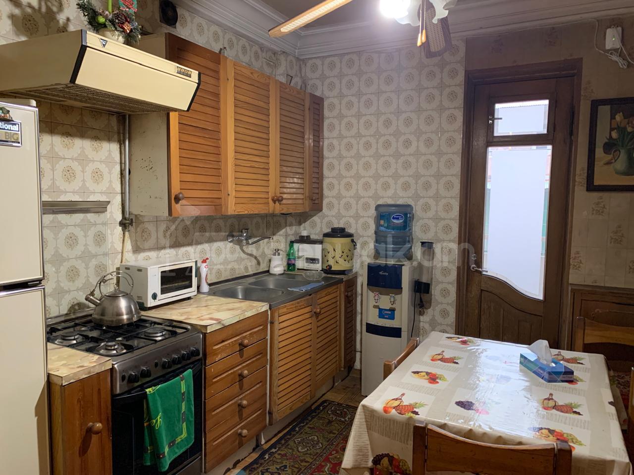 4 Սենյականոց Բնակարան Քարե Շենքում, 150քմ, 6/8 հարկ, Նորմալ Վիճակում