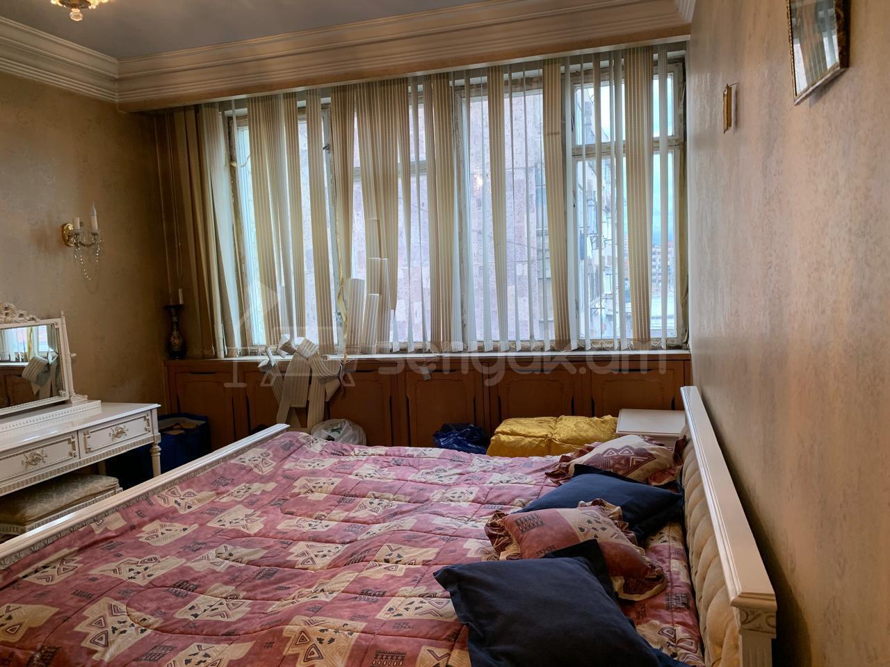 4 Սենյականոց Բնակարան Քարե Շենքում, 150քմ, 6/8 հարկ, Նորմալ Վիճակում