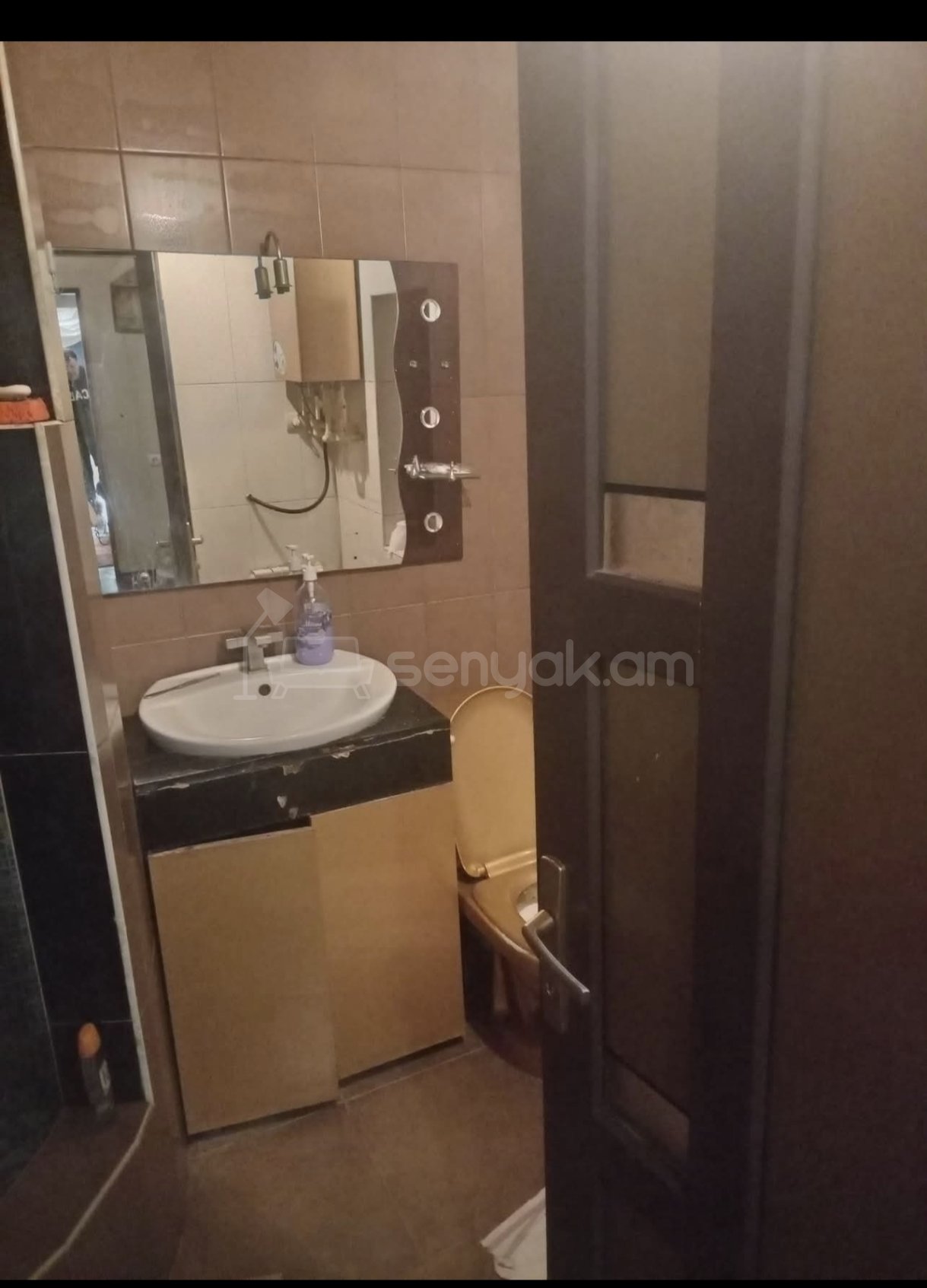 2 Սենյականոց Բնակարան Քարե Շենքում, 56քմ, 1/5 հարկ, Նորմալ Վիճակում, Կահավորված