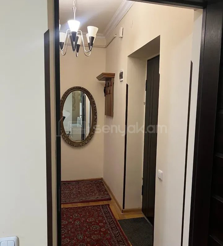 2 Սենյականոց Բնակարան Քարե Շենքում, 45քմ, 4/5 հարկ, Կապիտալ Վերանորոգված