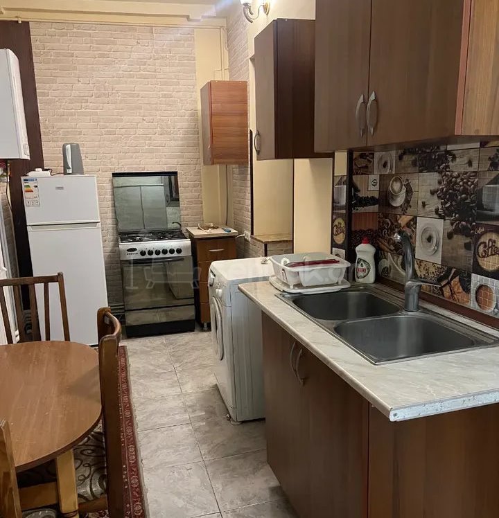 2 Սենյականոց Բնակարան Քարե Շենքում, 45քմ, 4/5 հարկ, Կապիտալ Վերանորոգված