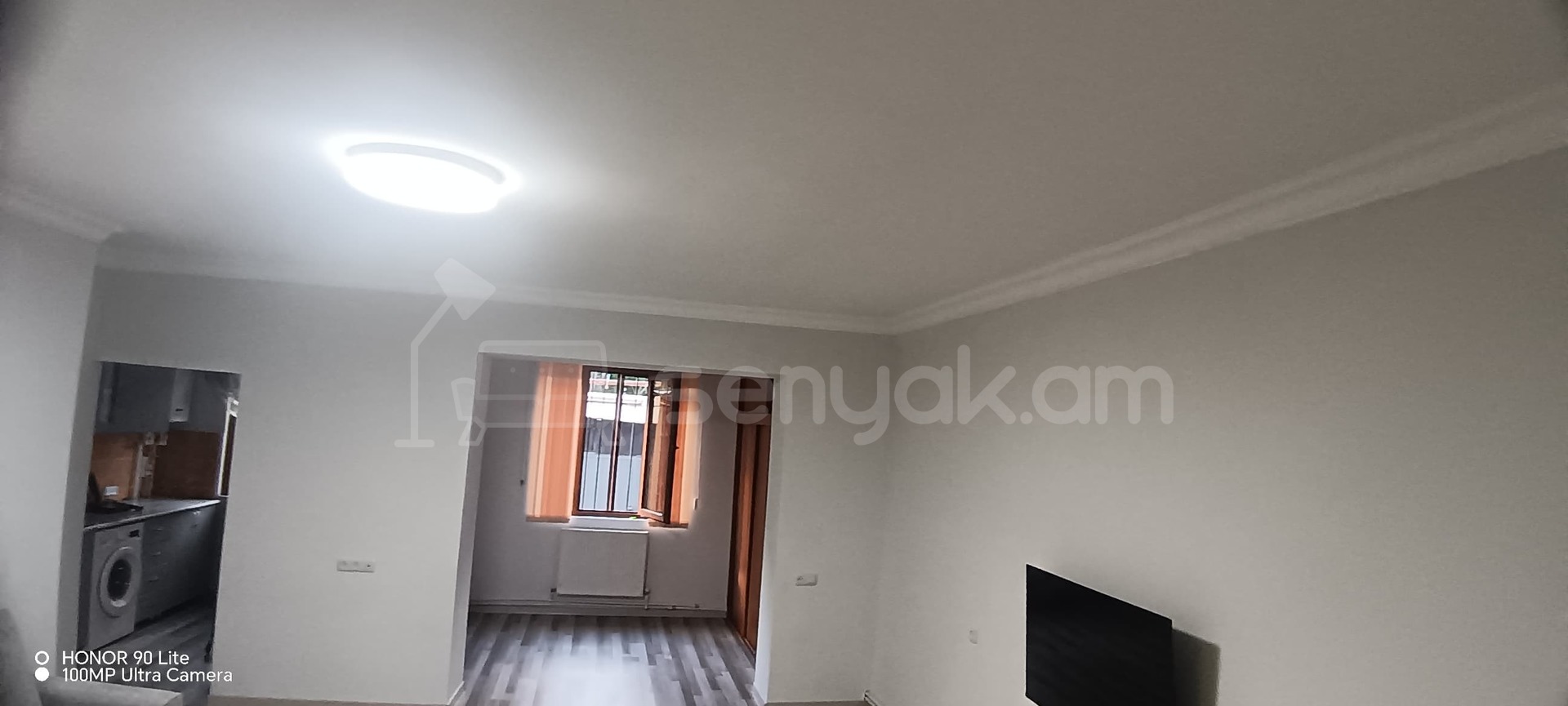 3 Սենյականոց Բնակարան Քարե Շենքում, 60քմ, 1/5 հարկ, Նորմալ Վիճակում, Մասամբ Կահավորված