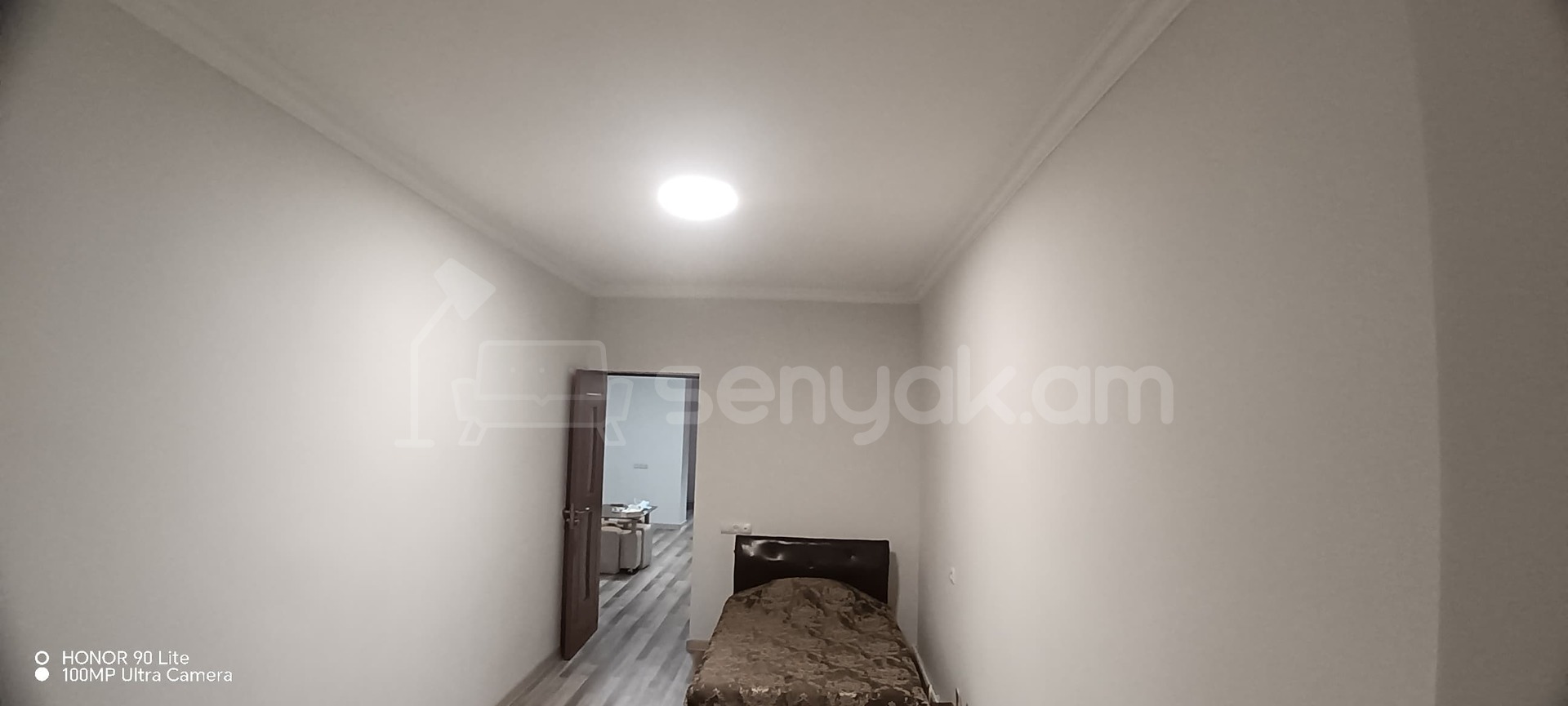 3 Սենյականոց Բնակարան Քարե Շենքում, 60քմ, 1/5 հարկ, Նորմալ Վիճակում, Մասամբ Կահավորված