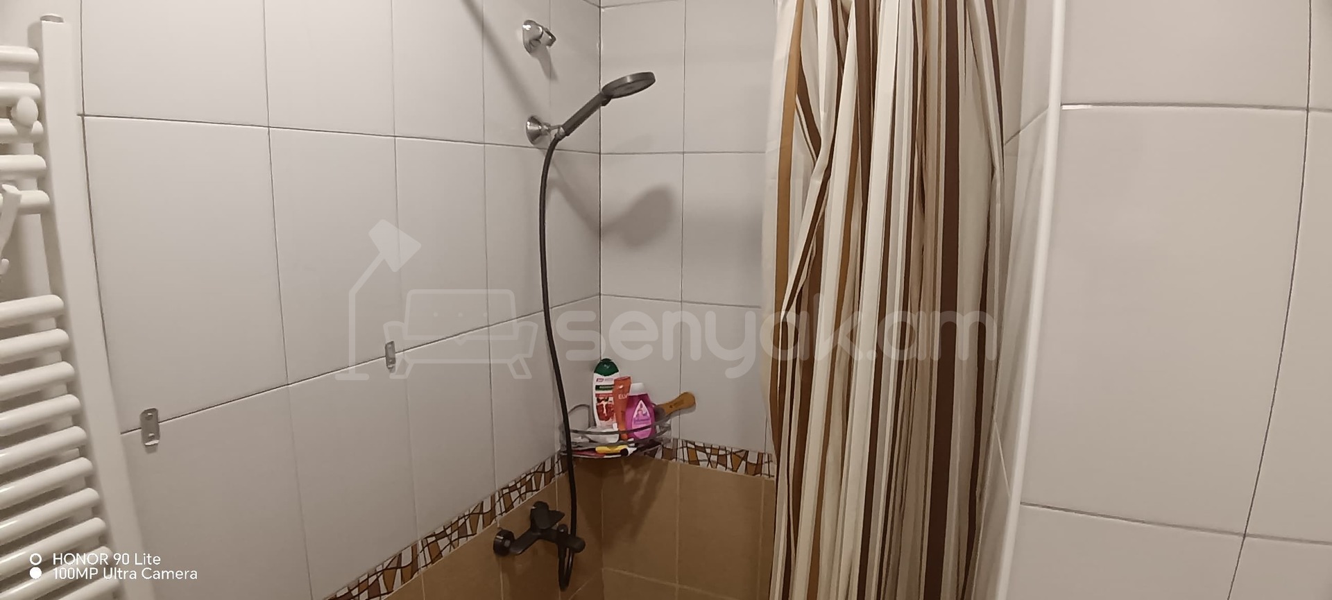 3 Սենյականոց Բնակարան Քարե Շենքում, 60քմ, 1/5 հարկ, Նորմալ Վիճակում, Մասամբ Կահավորված