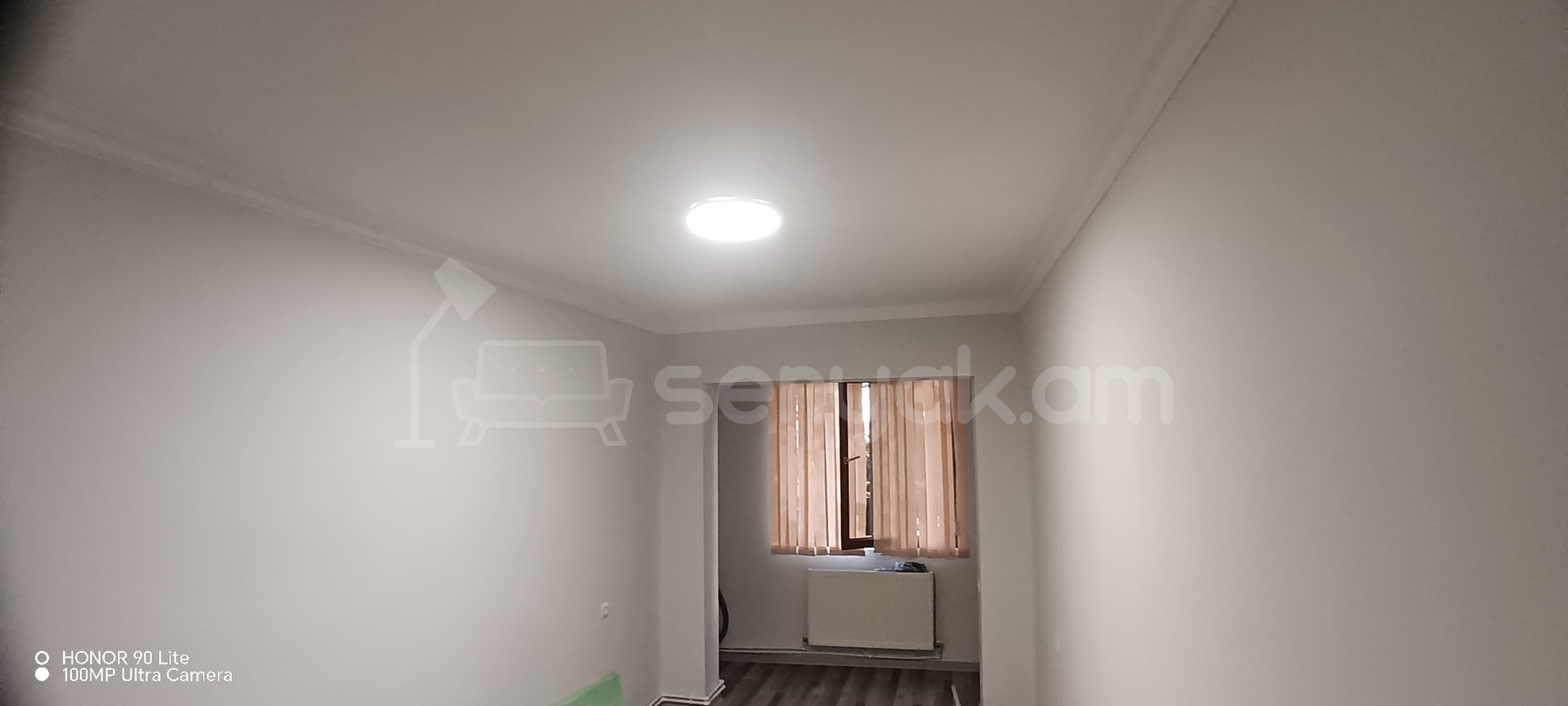 3 Սենյականոց Բնակարան Քարե Շենքում, 60քմ, 1/5 հարկ, Նորմալ Վիճակում, Մասամբ Կահավորված