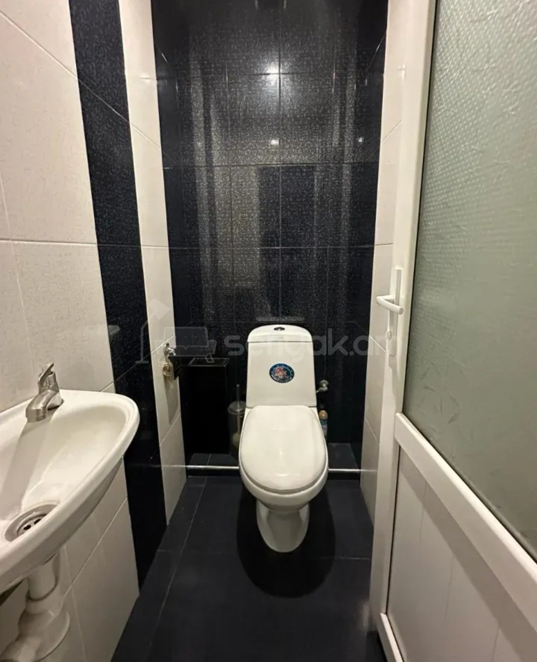 3 Սենյականոց Բնակարան Քարե Շենքում, 71քմ, 2/4 հարկ, Դիզայներական Վերանորոգված