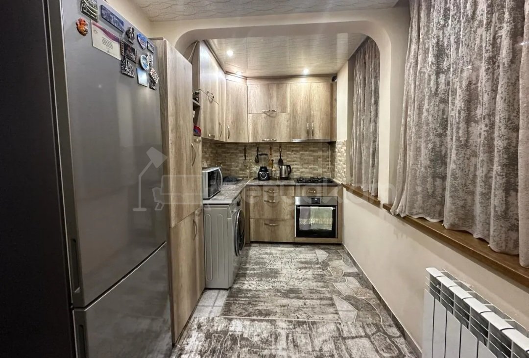 3 Սենյականոց Բնակարան Քարե Շենքում, 71քմ, 2/4 հարկ, Դիզայներական Վերանորոգված