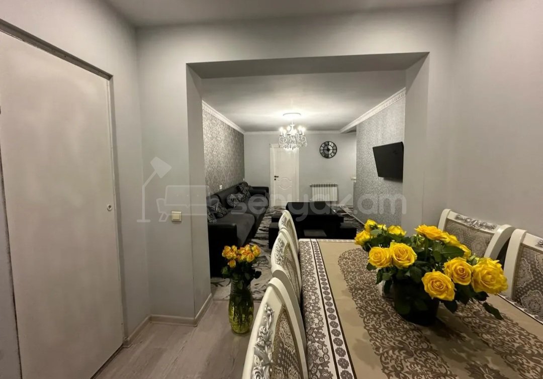 3 Սենյականոց Բնակարան Քարե Շենքում, 71քմ, 2/4 հարկ, Դիզայներական Վերանորոգված