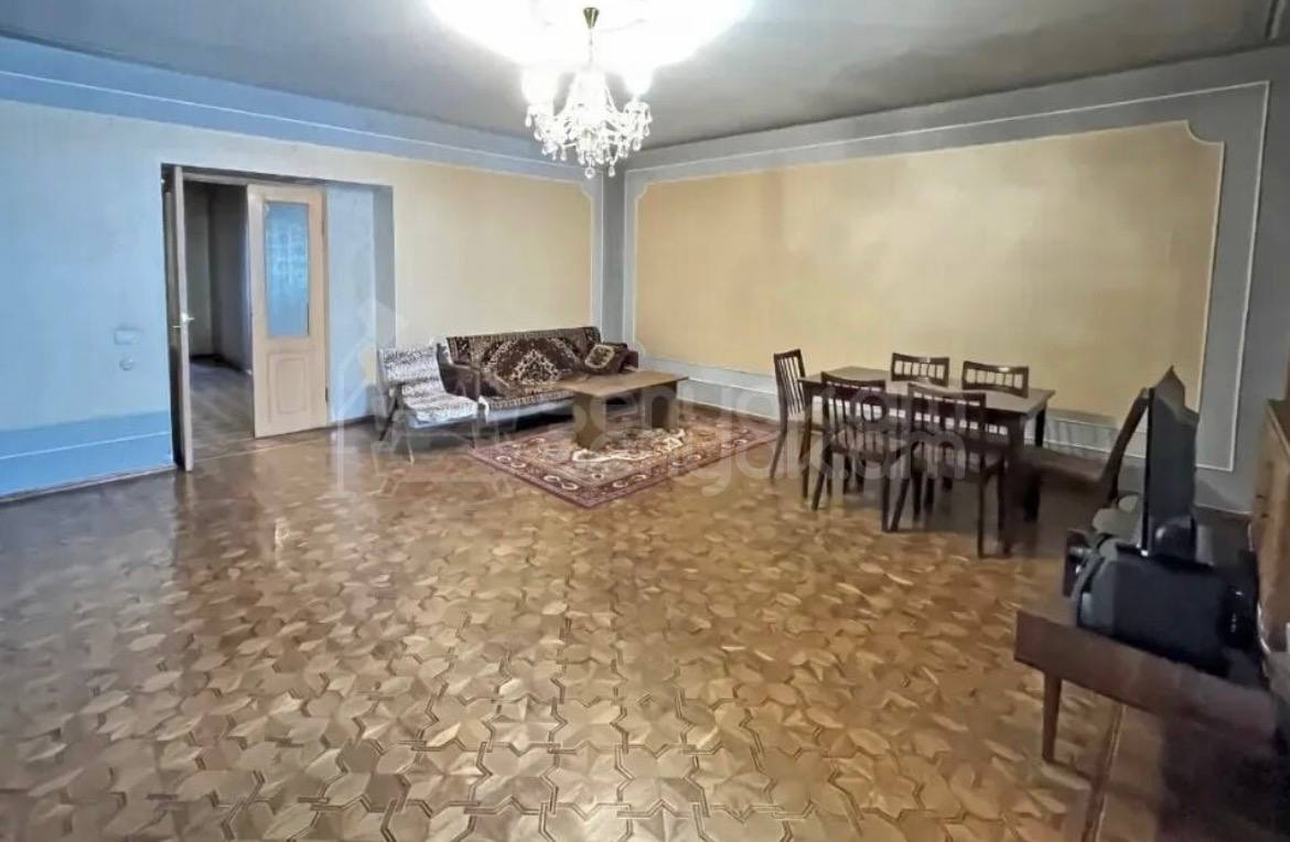 3 Սենյականոց Բնակարան Քարե Շենքում, 108քմ, 2/5 հարկ, Նորմալ Վիճակում