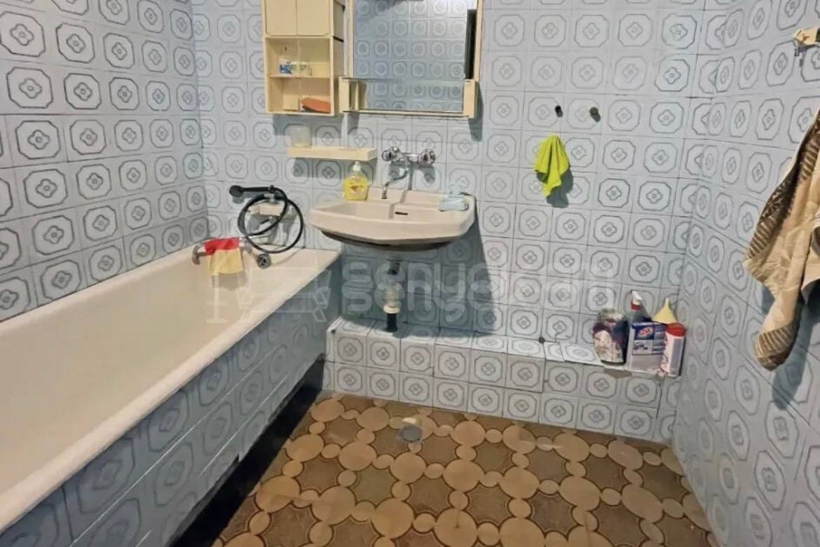 3 Սենյականոց Բնակարան Քարե Շենքում, 108քմ, 2/5 հարկ, Նորմալ Վիճակում