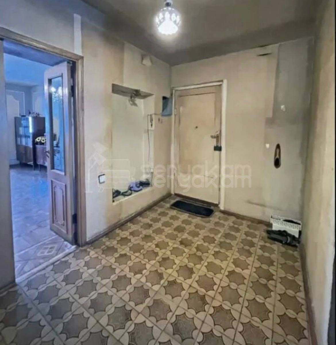 3 Սենյականոց Բնակարան Քարե Շենքում, 108քմ, 2/5 հարկ, Նորմալ Վիճակում