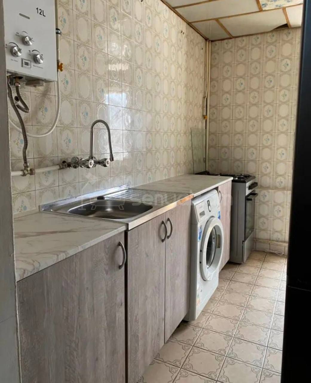 2 Սենյականոց Բնակարան Քարե Շենքում, 70քմ, 5/5 հարկ, Նորմալ Վիճակում, Կահավորված, Արևկող