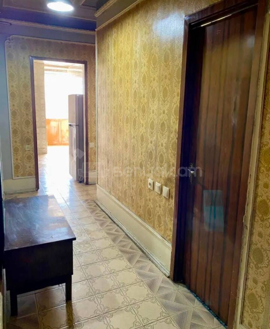 2 Սենյականոց Բնակարան Քարե Շենքում, 70քմ, 5/5 հարկ, Նորմալ Վիճակում, Կահավորված, Արևկող