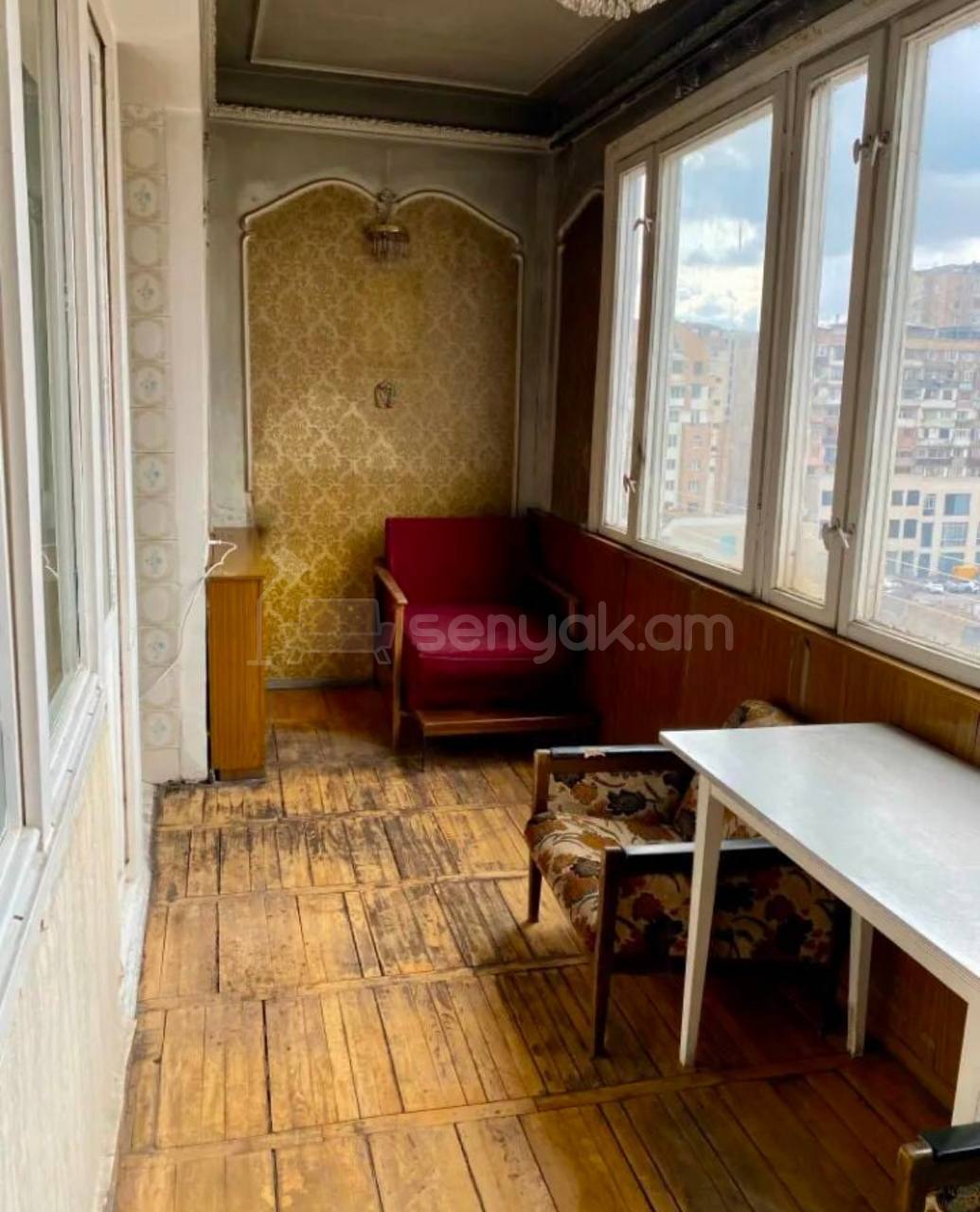 2 Սենյականոց Բնակարան Քարե Շենքում, 70քմ, 5/5 հարկ, Նորմալ Վիճակում, Կահավորված, Արևկող