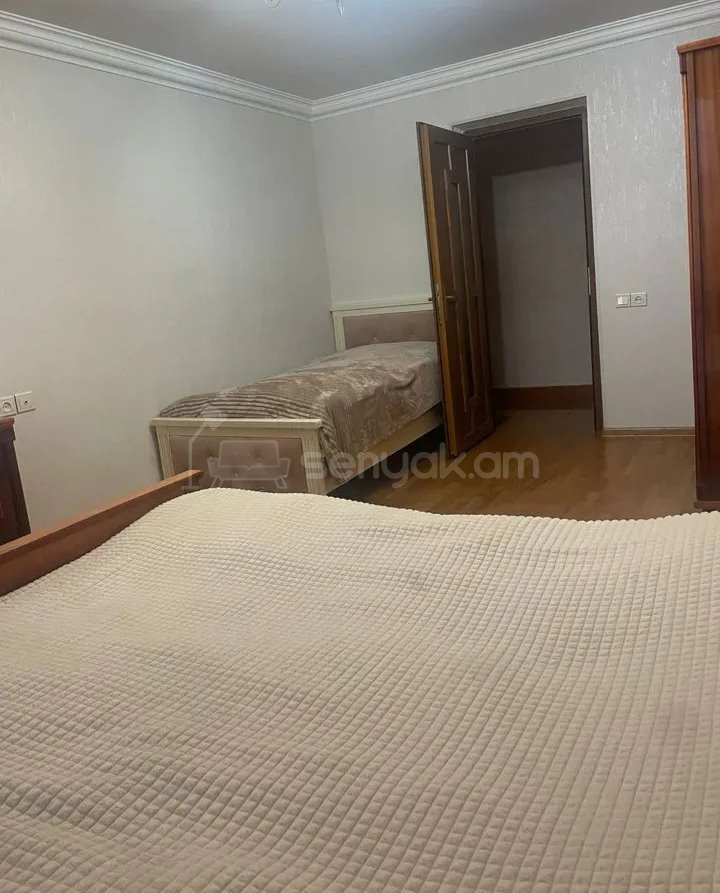 3 Սենյականոց Բնակարան Քարե Շենքում, 80քմ, 4/4 հարկ, Կոսմետիկ Վերանորոգված