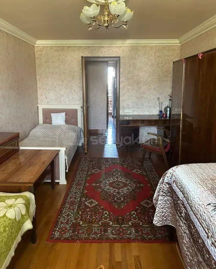 3 Սենյականոց Բնակարան Քարե Շենքում, 80քմ, 4/4 հարկ, Կոսմետիկ Վերանորոգված