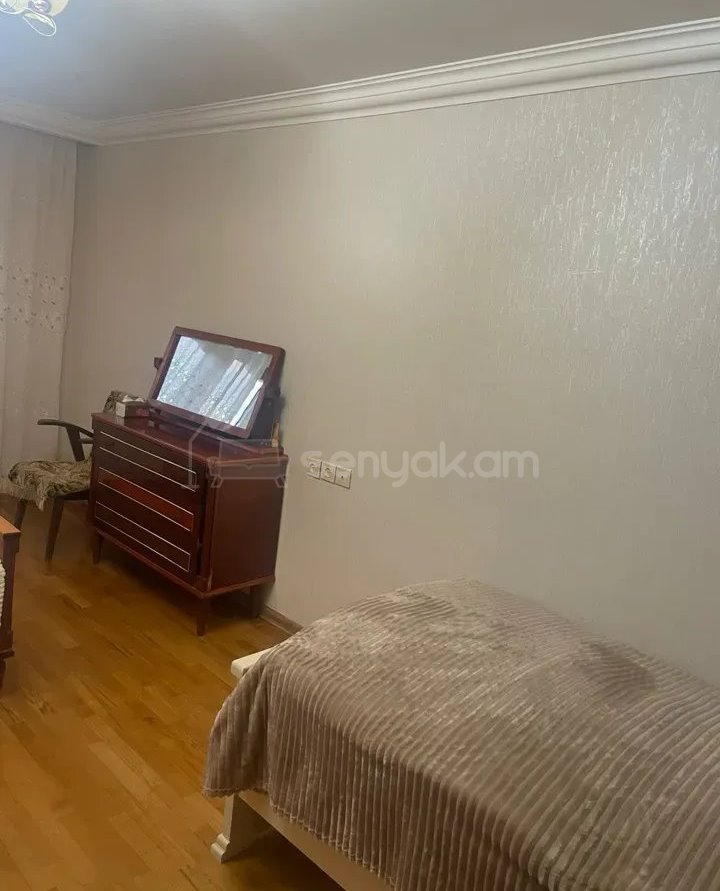 3 Սենյականոց Բնակարան Քարե Շենքում, 80քմ, 4/4 հարկ, Կոսմետիկ Վերանորոգված