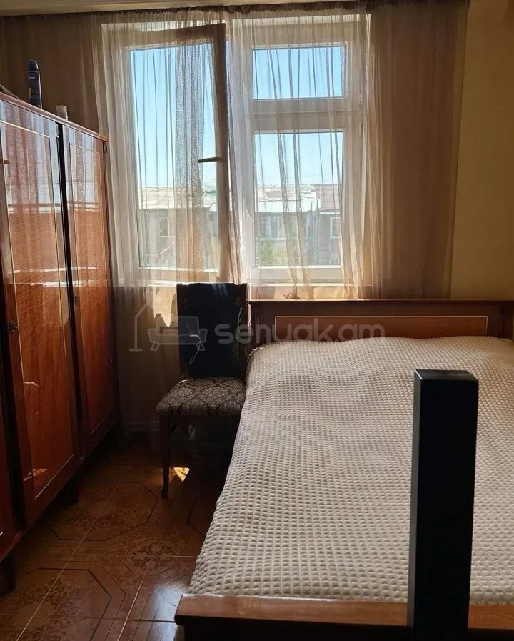 3 Սենյականոց Բնակարան Քարե Շենքում, 80քմ, 4/4 հարկ, Կոսմետիկ Վերանորոգված