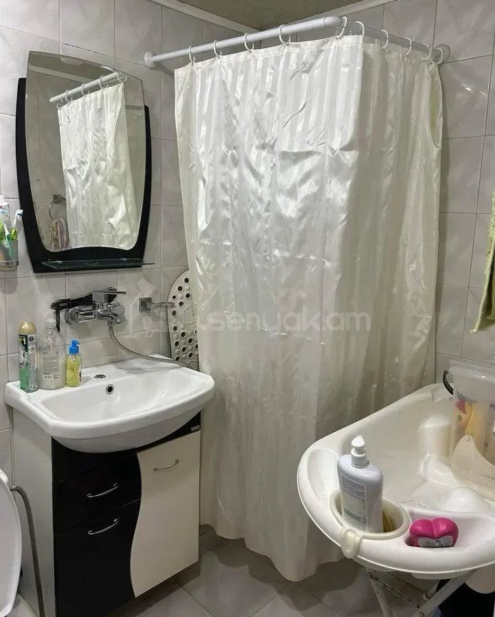 3 Սենյականոց Բնակարան Քարե Շենքում, 80քմ, 4/4 հարկ, Կոսմետիկ Վերանորոգված