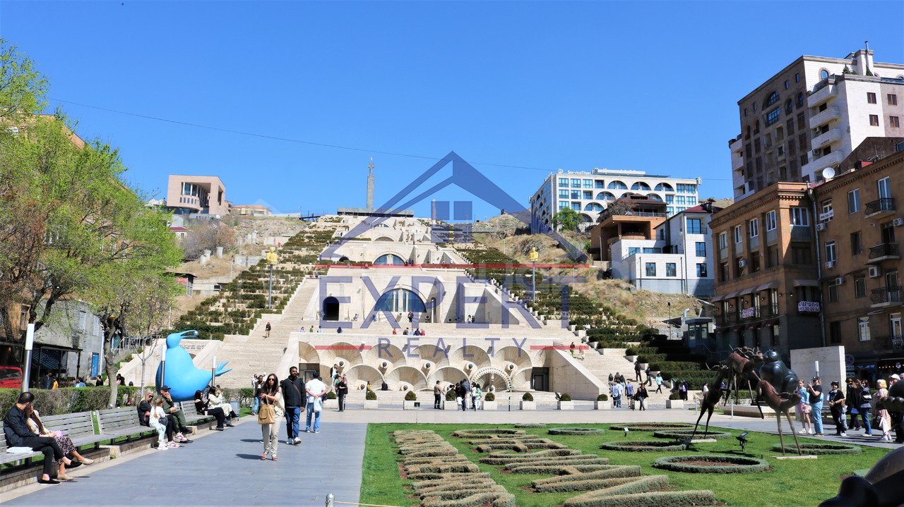 3 Սենյականոց Բնակարան Քարե Շենքում, 76քմ, 6/9 հարկ, Պետական Վիճակում