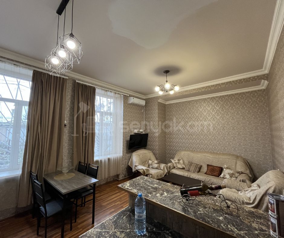 2 Սենյականոց Բնակարան Քարե Շենքում, 53քմ, 1/3 հարկ, Կապիտալ Վերանորոգված