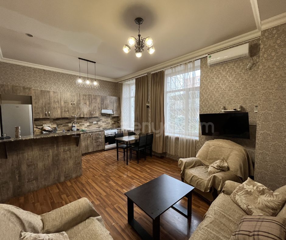 2 Սենյականոց Բնակարան Քարե Շենքում, 53քմ, 1/3 հարկ, Կապիտալ Վերանորոգված