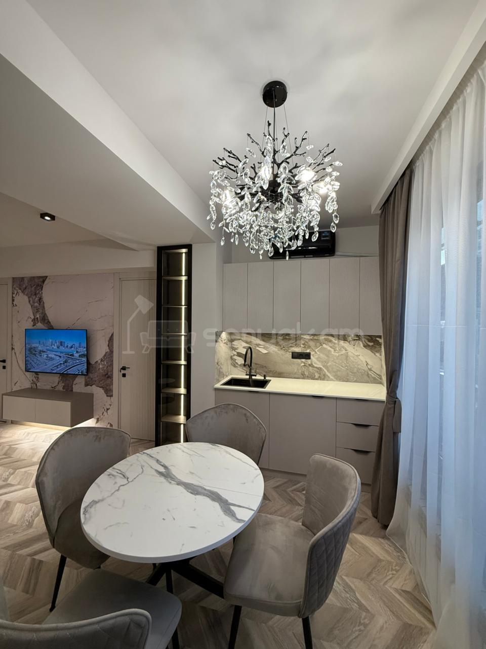 2 Սենյականոց Բնակարան, 42քմ, 3/8 հարկ, Կապիտալ Վերանորոգված