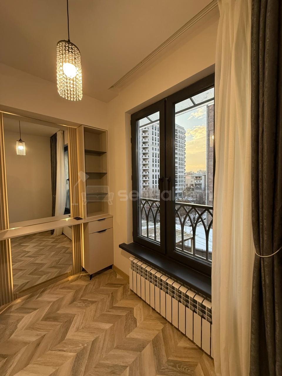 2 Սենյականոց Բնակարան, 42քմ, 3/8 հարկ, Կապիտալ Վերանորոգված