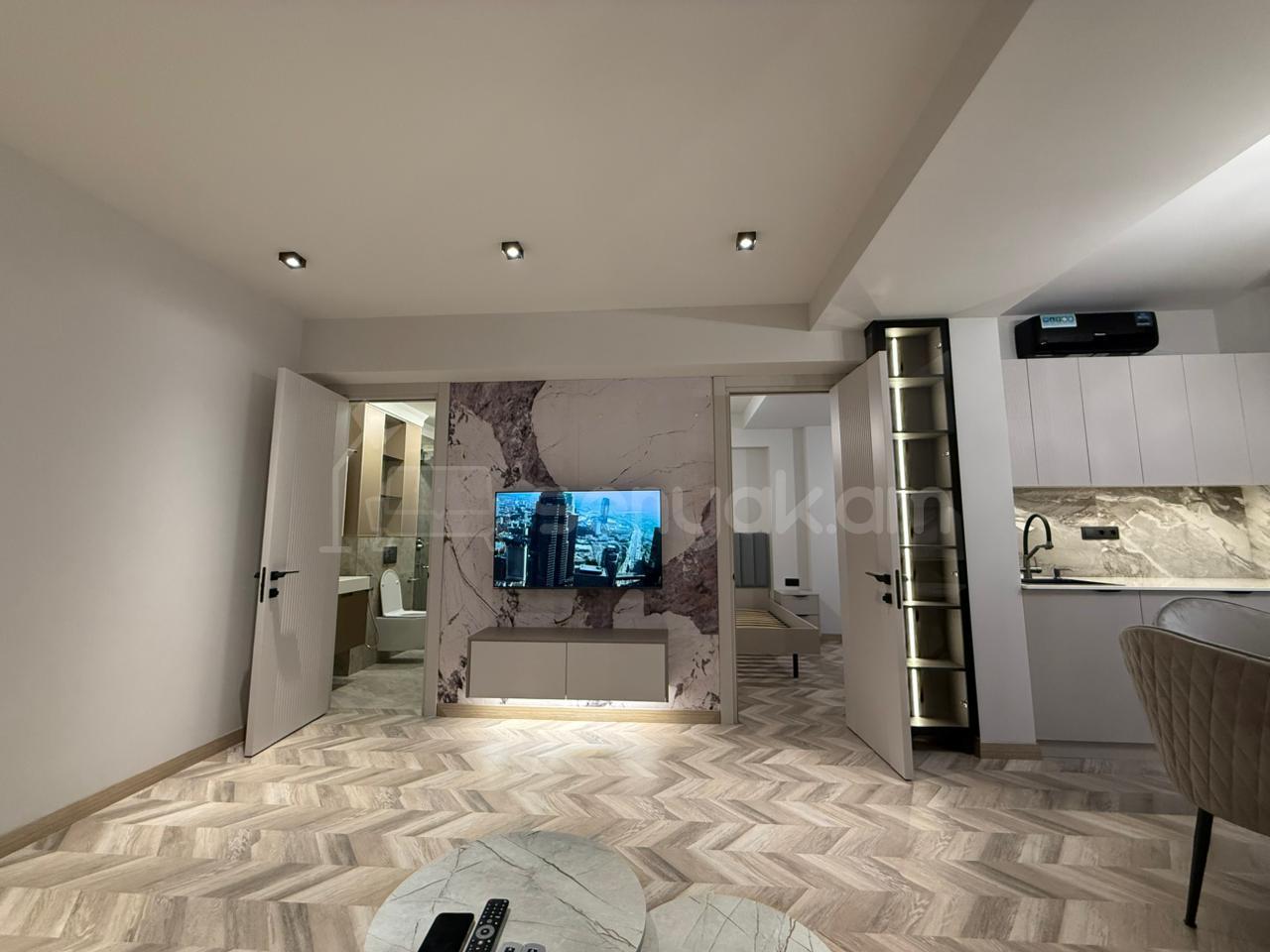 2 Սենյականոց Բնակարան, 42քմ, 3/8 հարկ, Կապիտալ Վերանորոգված