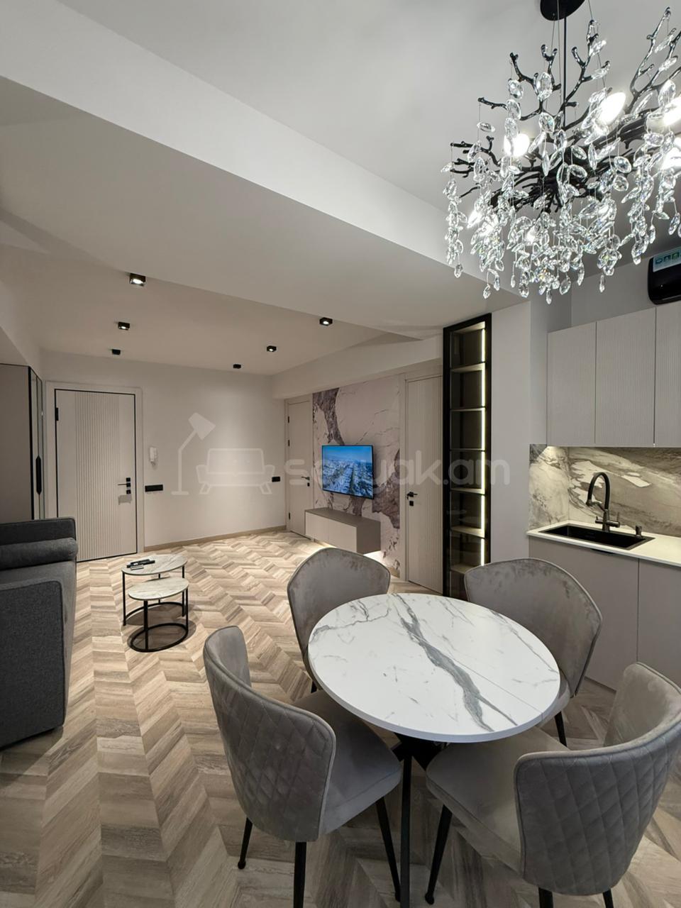 2 Սենյականոց Բնակարան, 42քմ, 3/8 հարկ, Կապիտալ Վերանորոգված