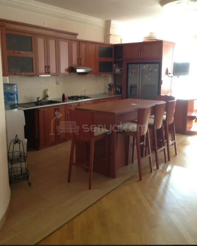 4 Սենյականոց Բնակարան Քարե Շենքում, 184քմ, 5/5 հարկ, Կապիտալ Վերանորոգված, Կահավորված, Արևկող