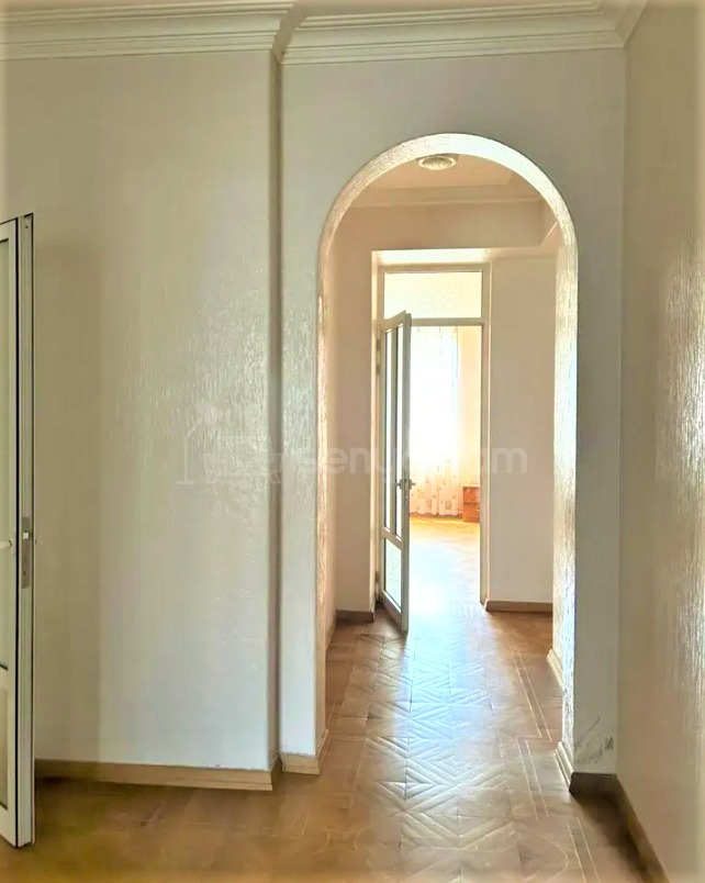 4 Սենյականոց Բնակարան Քարե Շենքում, 147քմ, 3/4 հարկ, Կապիտալ Վերանորոգված