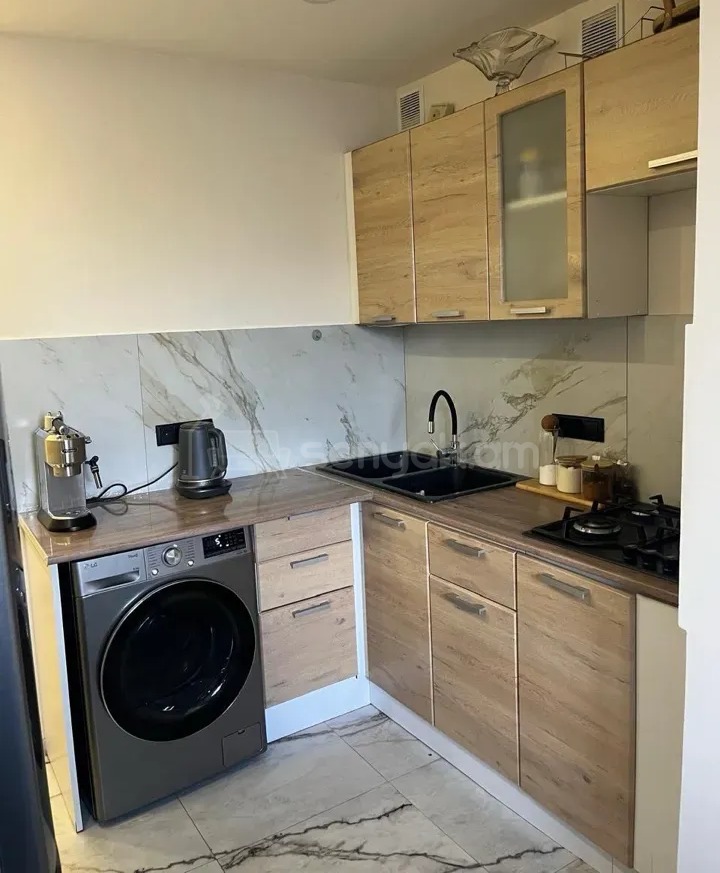 3 Սենյականոց Բնակարան Քարե Շենքում, 72քմ, 4/4 հարկ, Կապիտալ Վերանորոգված, Կահավորված, Արևկող