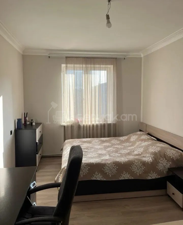 3 Սենյականոց Բնակարան Քարե Շենքում, 72քմ, 4/4 հարկ, Կապիտալ Վերանորոգված, Կահավորված, Արևկող