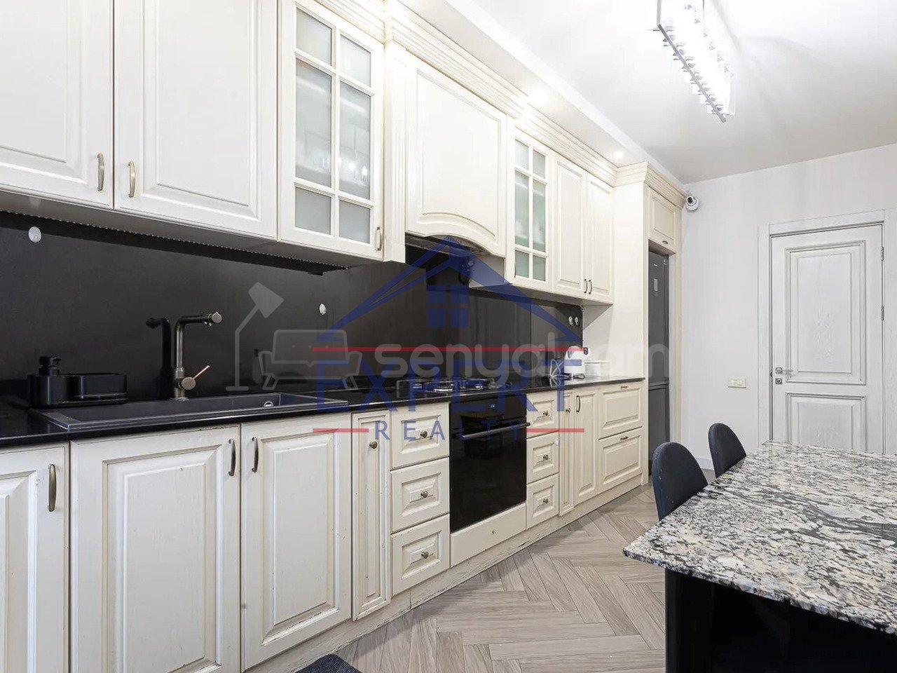 4 Սենյականոց Բնակարան Նորակառույցում, 132քմ, 14/17 հարկ, Դիզայներական Վերանորոգված