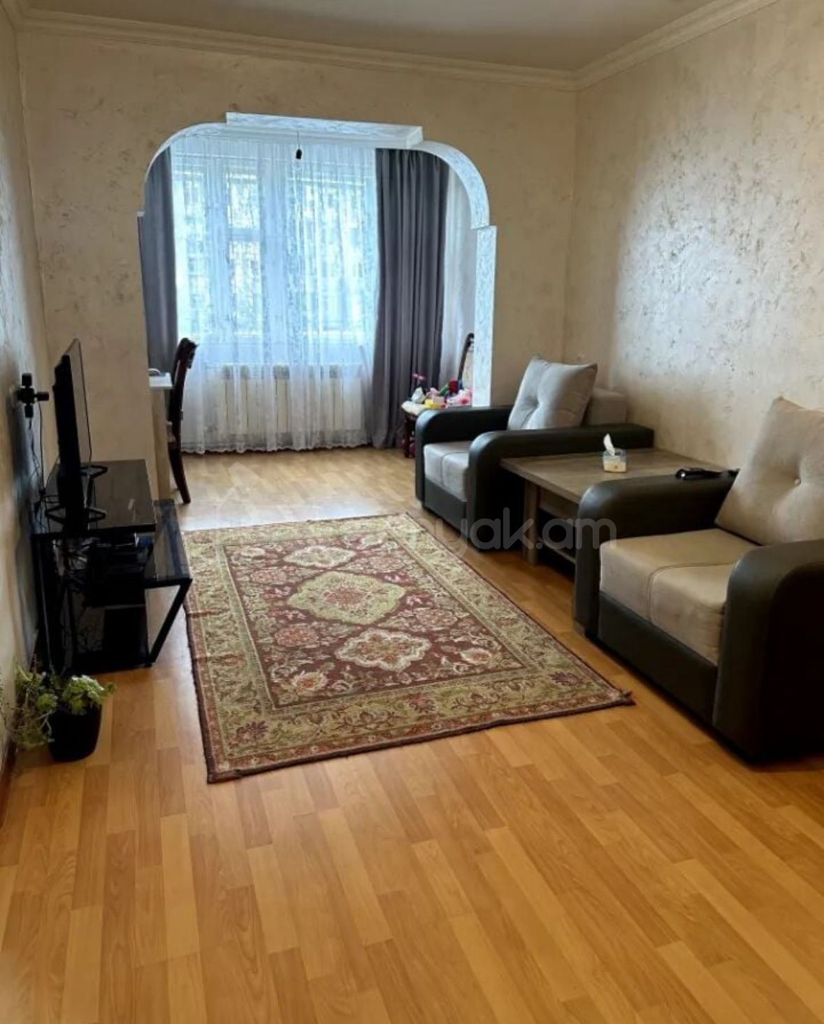 2 Սենյականոց Բնակարան Քարե Շենքում, 65քմ, 5/5 հարկ, Կապիտալ Վերանորոգված