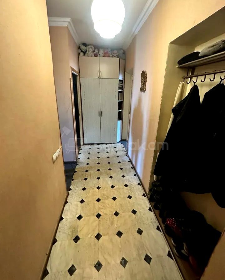 3 Սենյականոց Բնակարան Քարե Շենքում, 105քմ, 5/5 հարկ, Կոսմետիկ Վերանորոգված