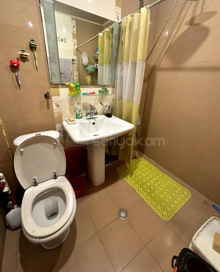 3 Սենյականոց Բնակարան Քարե Շենքում, 105քմ, 5/5 հարկ, Կոսմետիկ Վերանորոգված