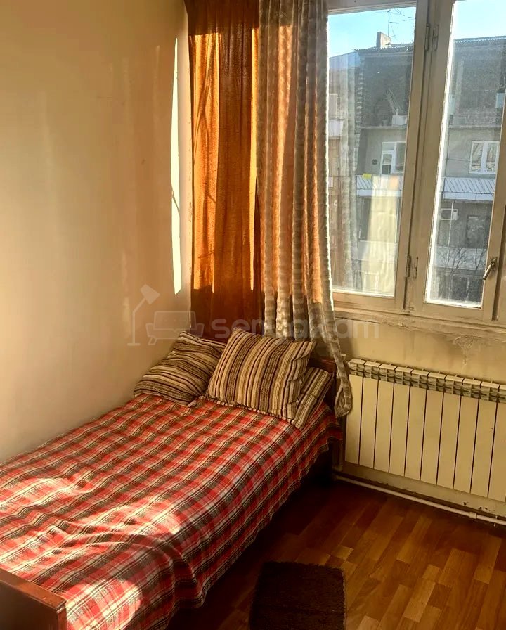 3 Սենյականոց Բնակարան Քարե Շենքում, 105քմ, 5/5 հարկ, Կոսմետիկ Վերանորոգված