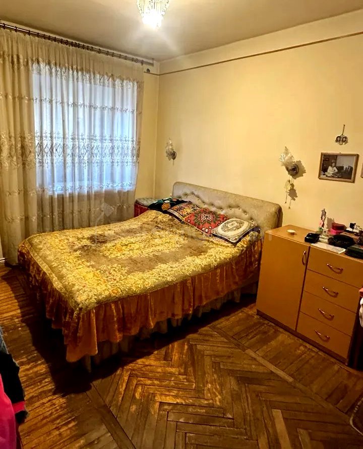 3 Սենյականոց Բնակարան Քարե Շենքում, 105քմ, 5/5 հարկ, Կոսմետիկ Վերանորոգված